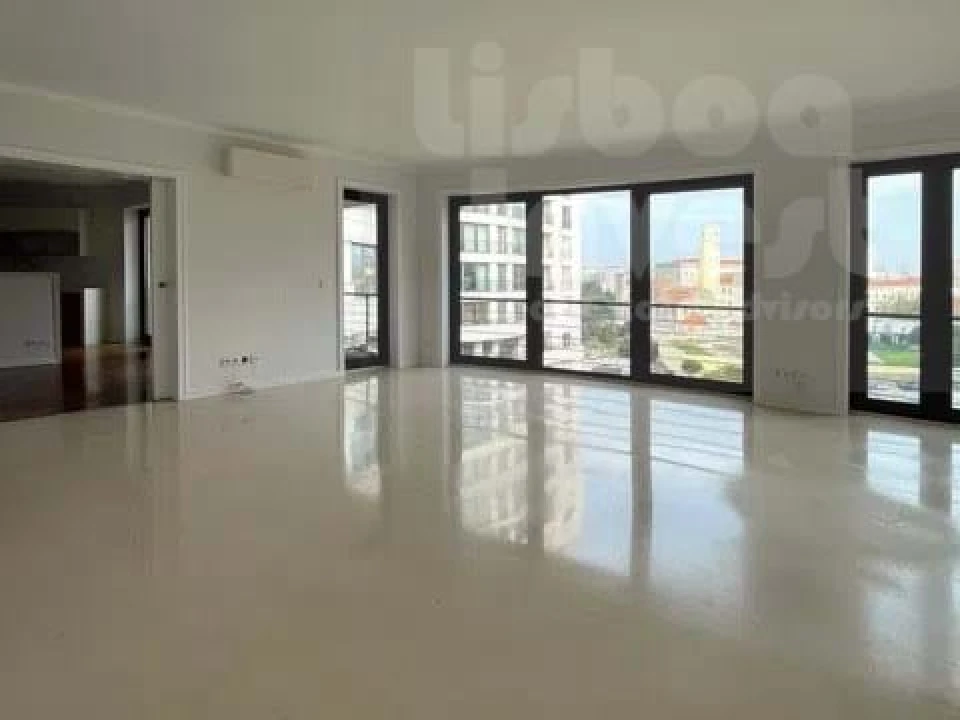 Apartamento T2 para Arrendamento em Campolide Foto 18