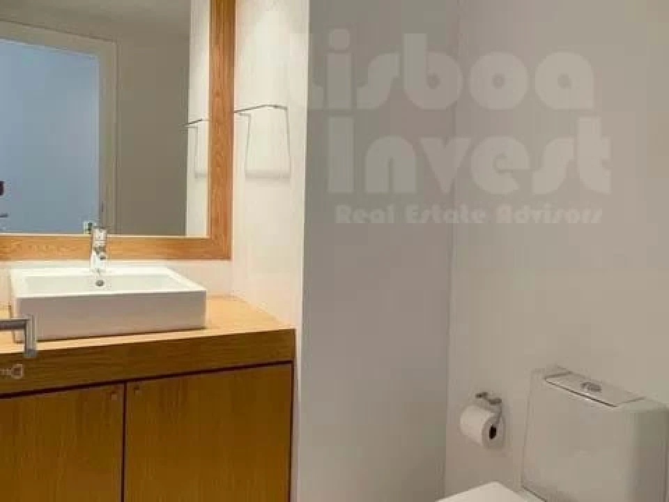 Apartamento T2 para Arrendamento em Campolide Foto 8