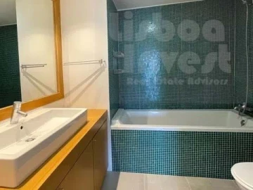 Apartamento T2 para Arrendamento em Campolide
