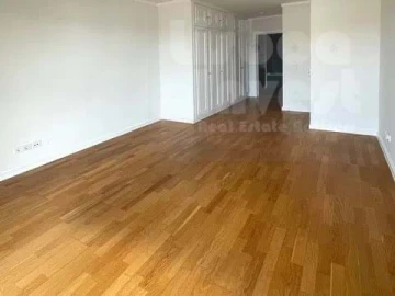 Apartamento T2 para Arrendamento em Campolide