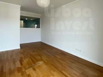 Apartamento T2 para Arrendamento em Campolide