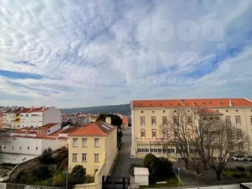 Apartamento T2 para Arrendamento em Campolide
