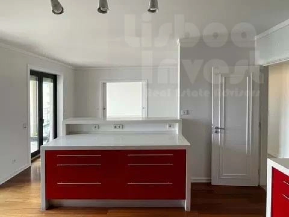 Apartamento T2 para Arrendamento em Campolide Foto 10