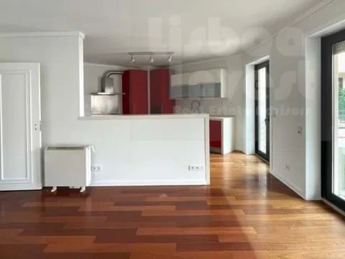 Apartamento T2 para Arrendamento em Campolide Foto 7