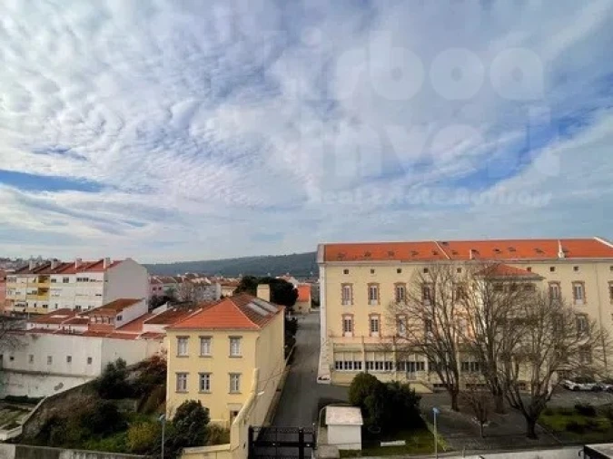 Apartamento T2 para Arrendamento em Campolide Foto 21