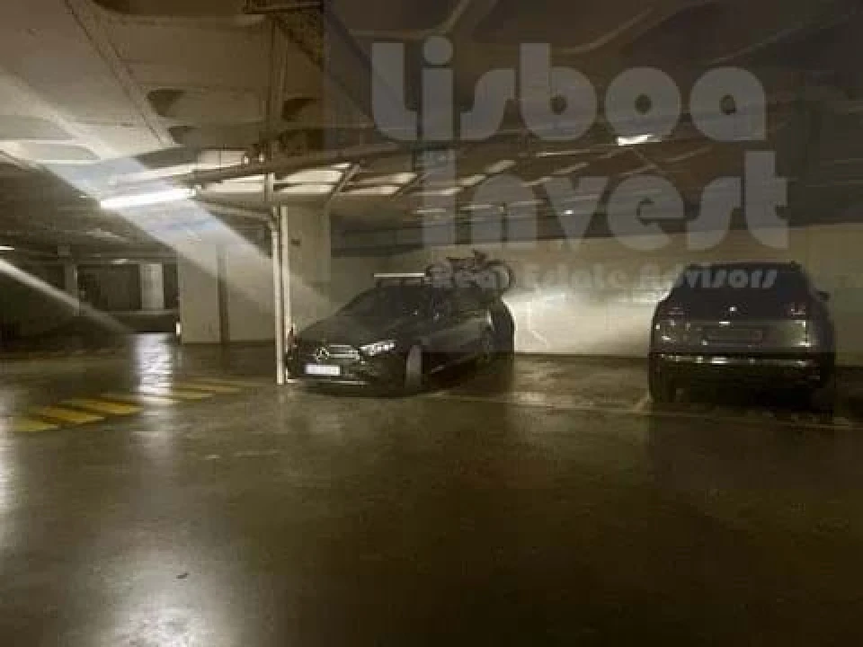 Apartamento T2 para Arrendamento em Campolide Foto 6