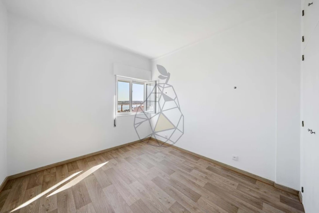 Apartamento T2 para Venda em Portimão Foto 24