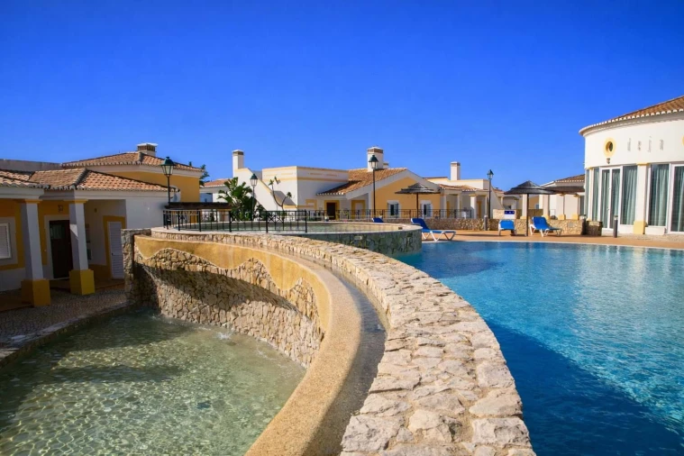 Moradia T2 para Venda em Lagos (São Sebastião e Santa Maria) Foto 32