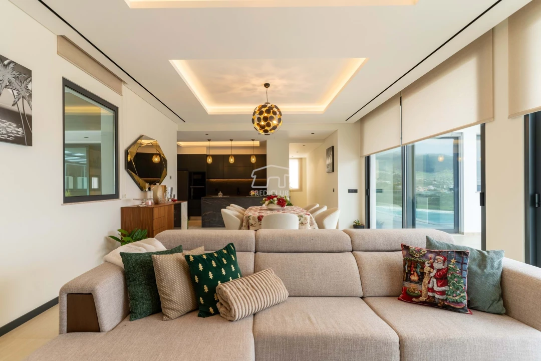 Moradia T3 para Venda em Arco da Calheta Foto 7