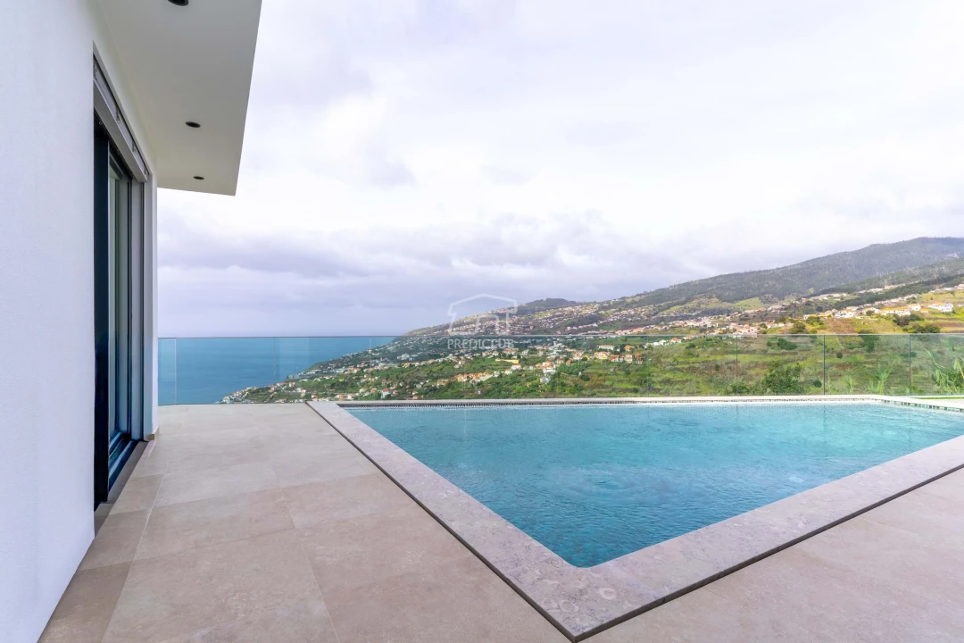 Moradia T3 para Venda em Arco da Calheta Foto 18