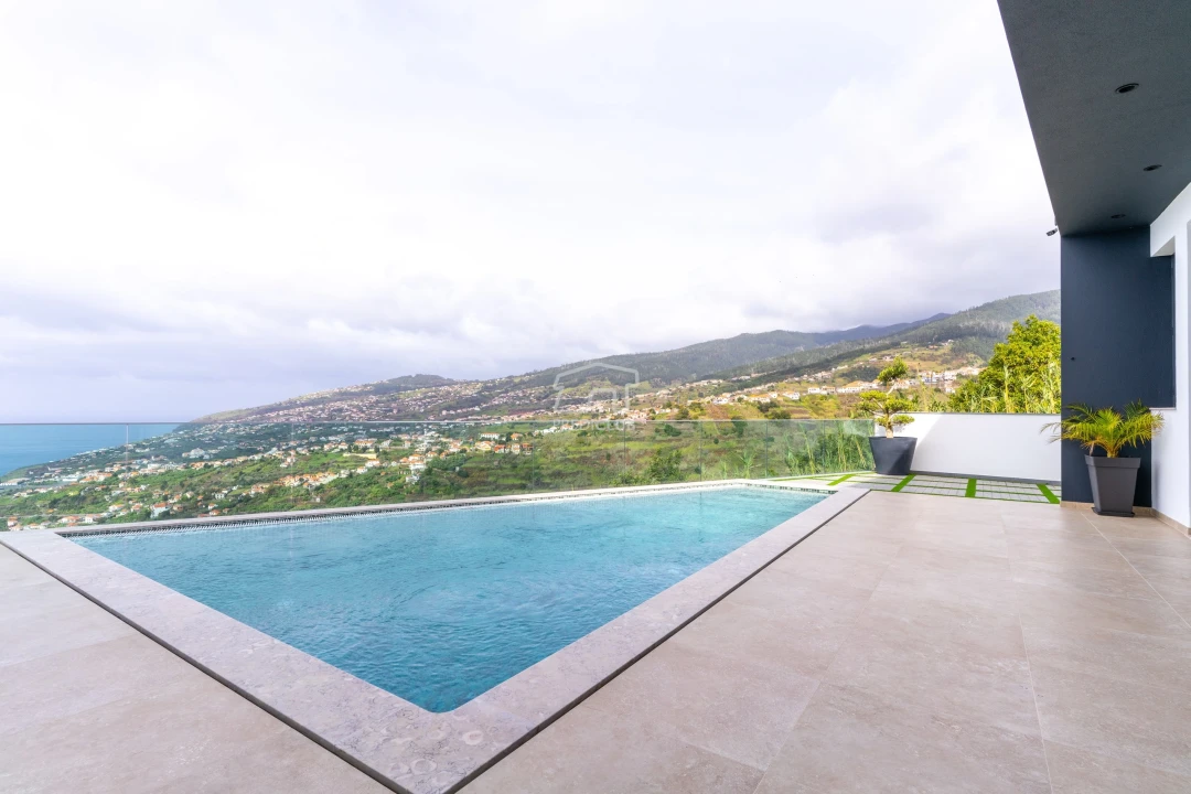 Moradia T3 para Venda em Arco da Calheta Foto 15