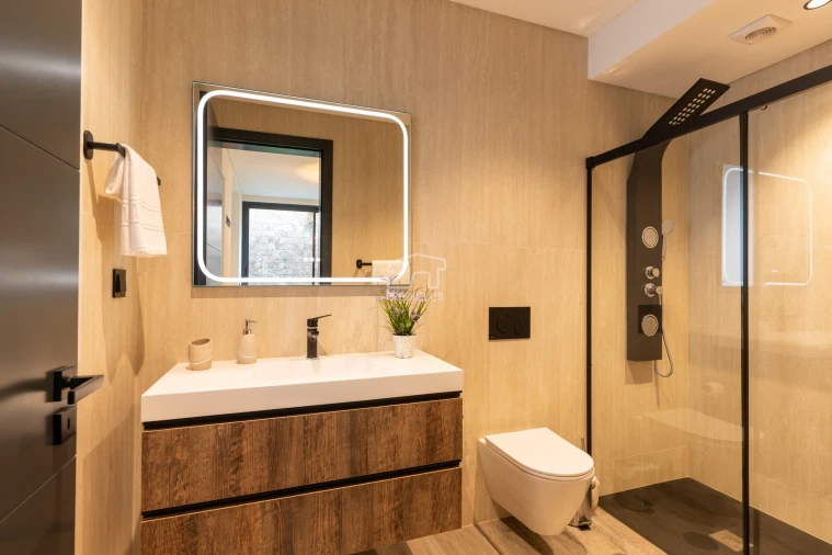 Moradia T3 para Venda em Arco da Calheta Foto 36