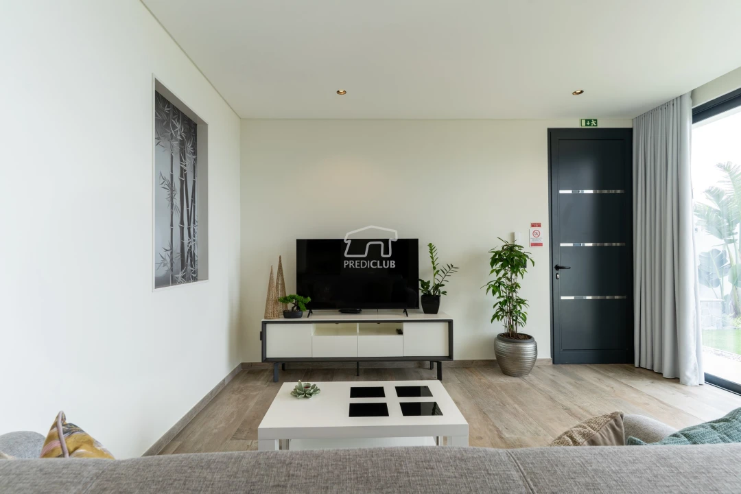 Moradia T3 para Venda em Arco da Calheta Foto 28