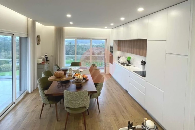 Apartamento T2 para Venda em Azueira e Sobral da Abelheira