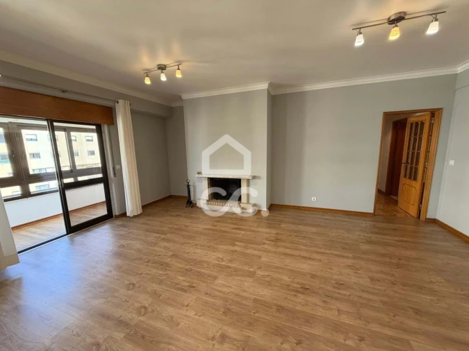 Apartamento T3 para Arrendamento em Loures Foto 5