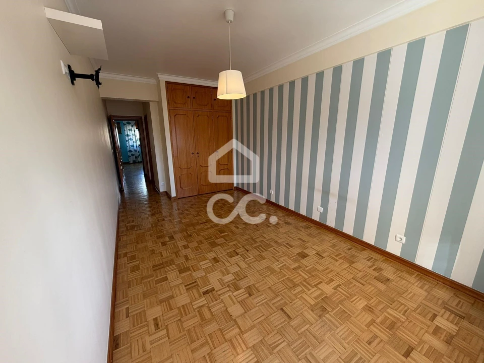 Apartamento T3 para Arrendamento em Loures Foto 16