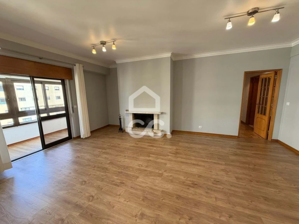 Apartamento T3 para Arrendamento em Loures Foto 5