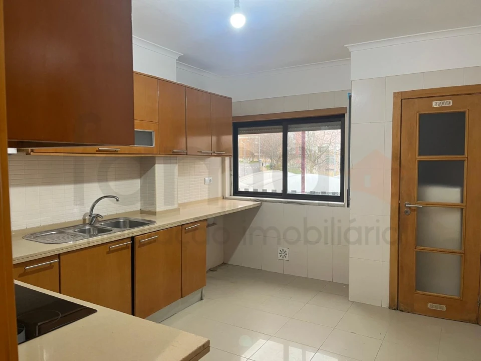 Apartamento T3 para Venda em Rio de Mouro Foto 1