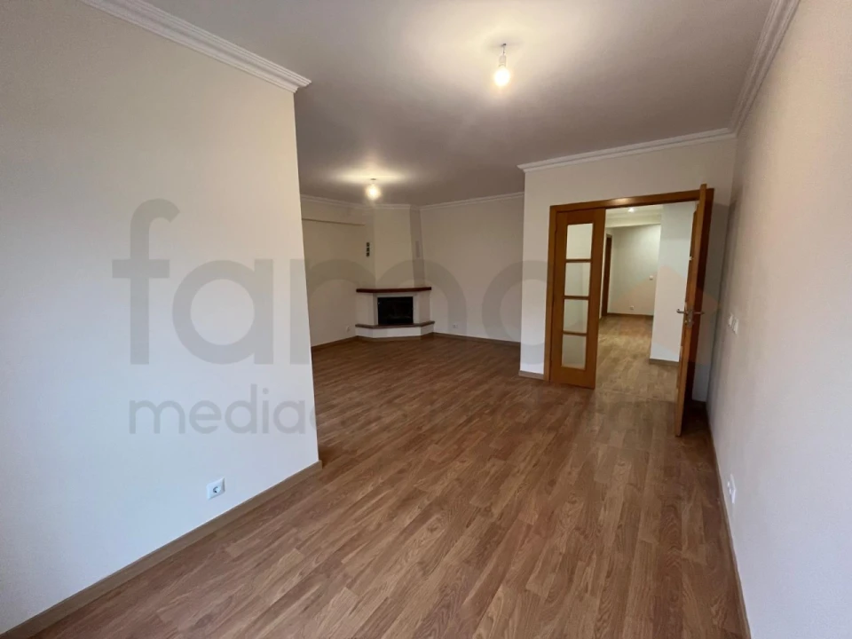 Apartamento T3 para Venda em Rio de Mouro Foto 9