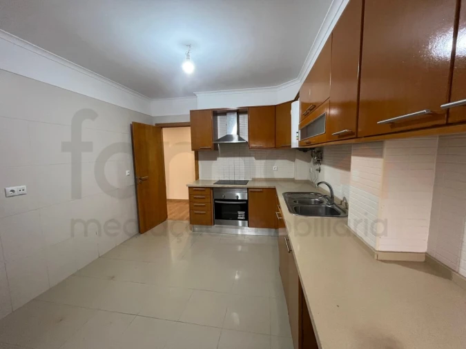 Apartamento T3 para Venda em Rio de Mouro Foto 2