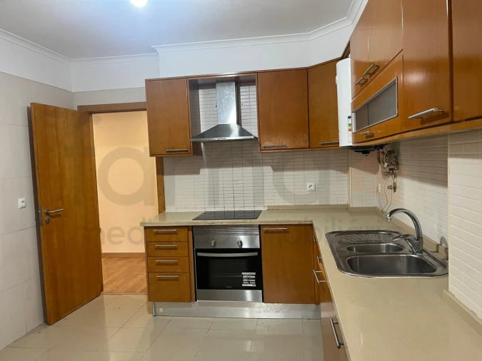 Apartamento T3 para Venda em Rio de Mouro Foto 3