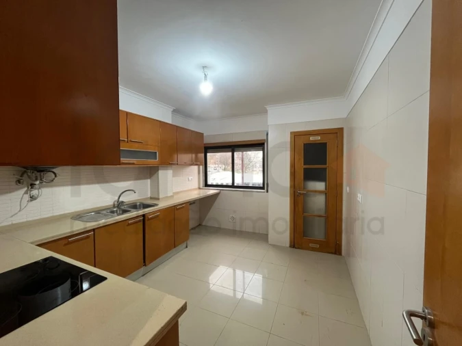 Apartamento T3 para Venda em Rio de Mouro Foto 4