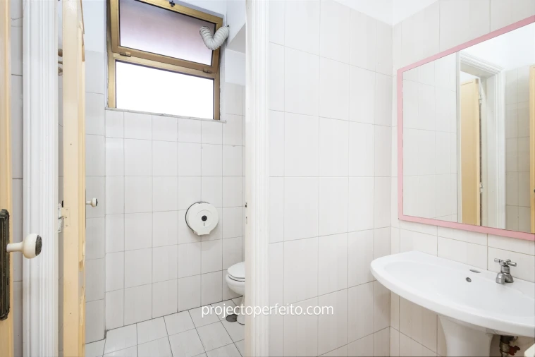 Loja para Arrendamento em Santa Marinha e São Pedro da Afurada Foto 7