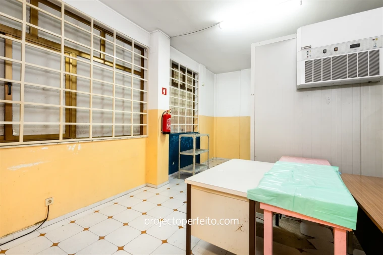 Loja para Arrendamento em Santa Marinha e São Pedro da Afurada Foto 8