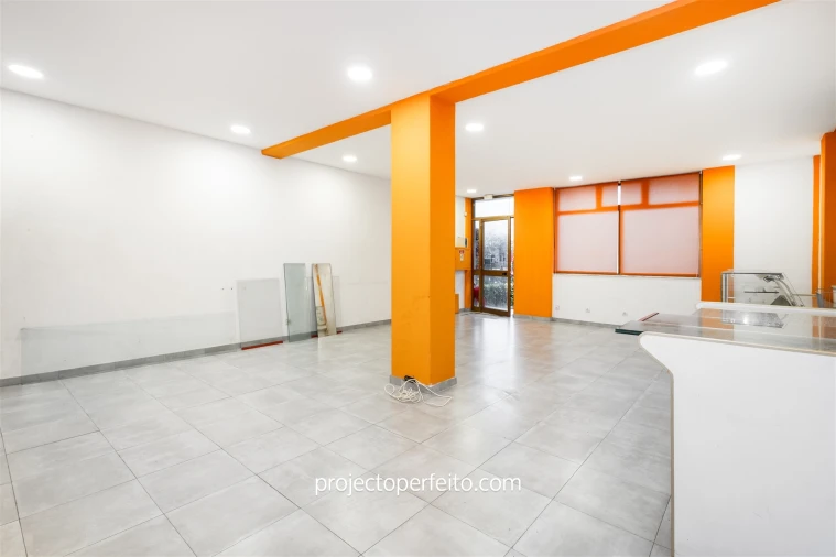 Loja para Arrendamento em Santa Marinha e São Pedro da Afurada Foto 4