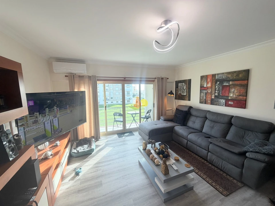 Apartamento T2 para Venda em Tavarede Foto 3