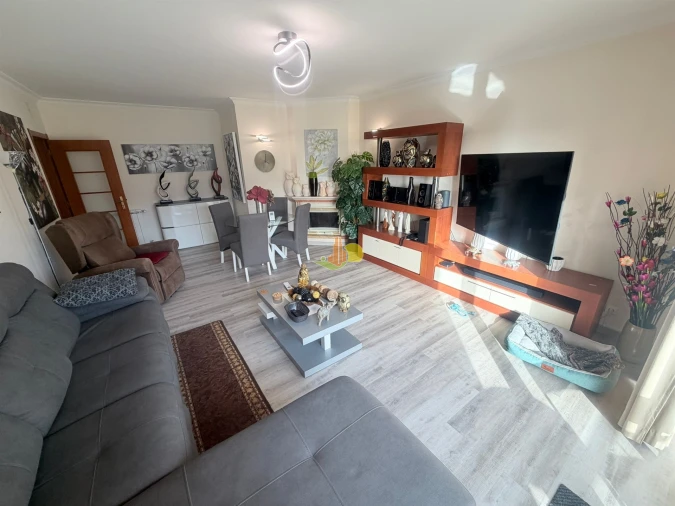 Apartamento T2 para Venda em Tavarede Foto 4