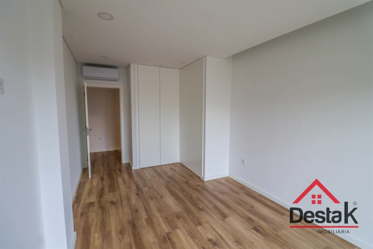 Apartamento T3 para Arrendamento em Ranhados Foto 15