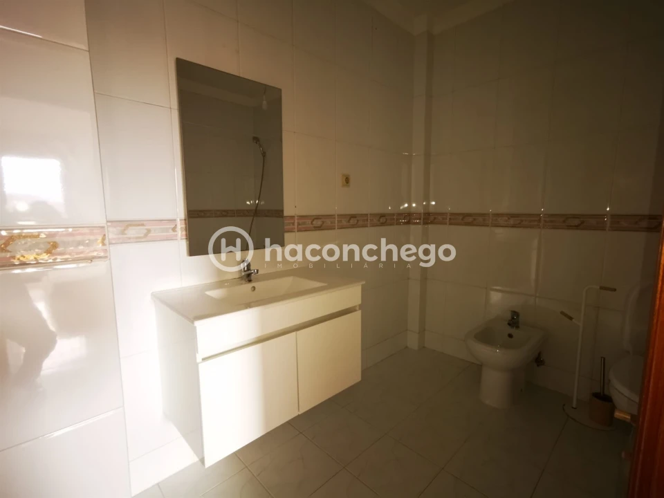 Apartamento T1 para Arrendamento em Arcozelo Foto 16