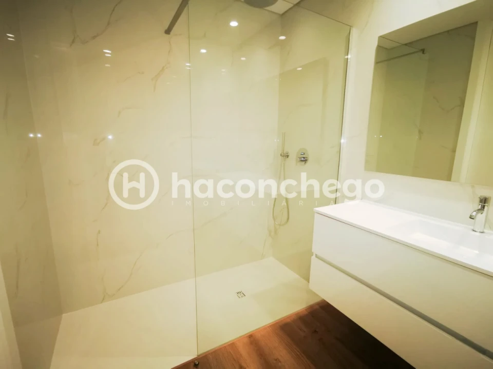 Apartamento T1 para Venda em Arcozelo Foto 25