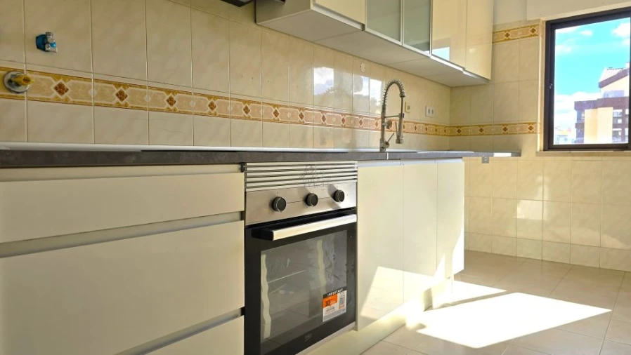 Apartamento T2 para Venda em Algueirão-Mem Martins Foto 2