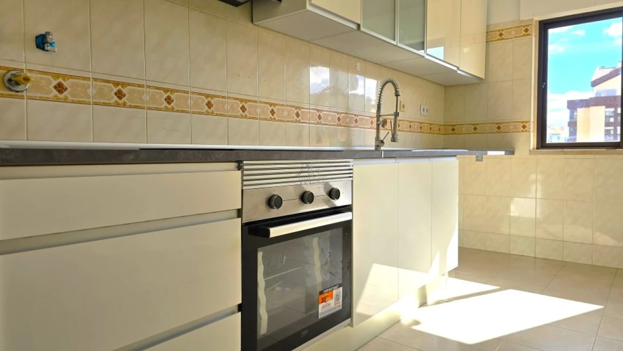 Apartamento T2 para Venda em Algueirão-Mem Martins Foto 2