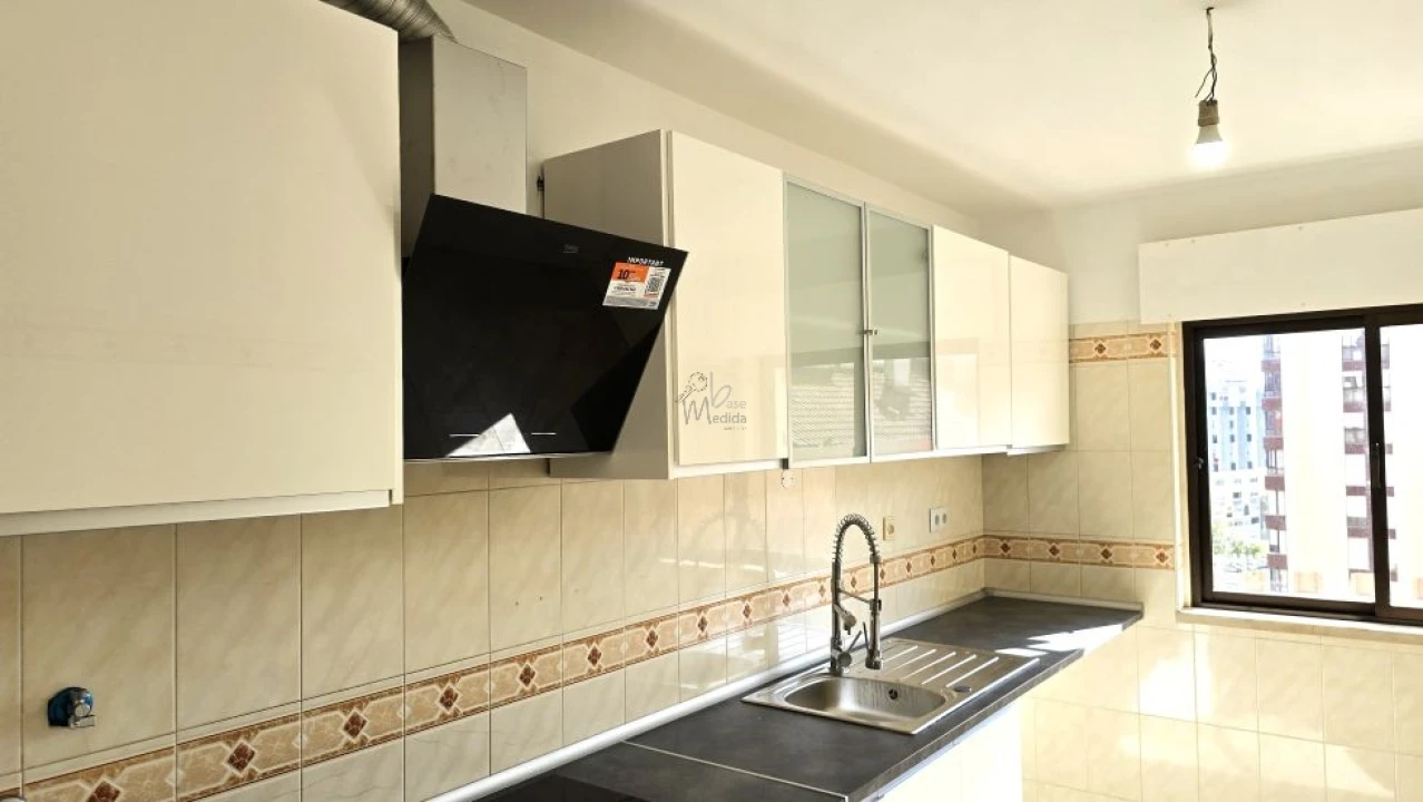 Apartamento T2 para Venda em Algueirão-Mem Martins Foto 1