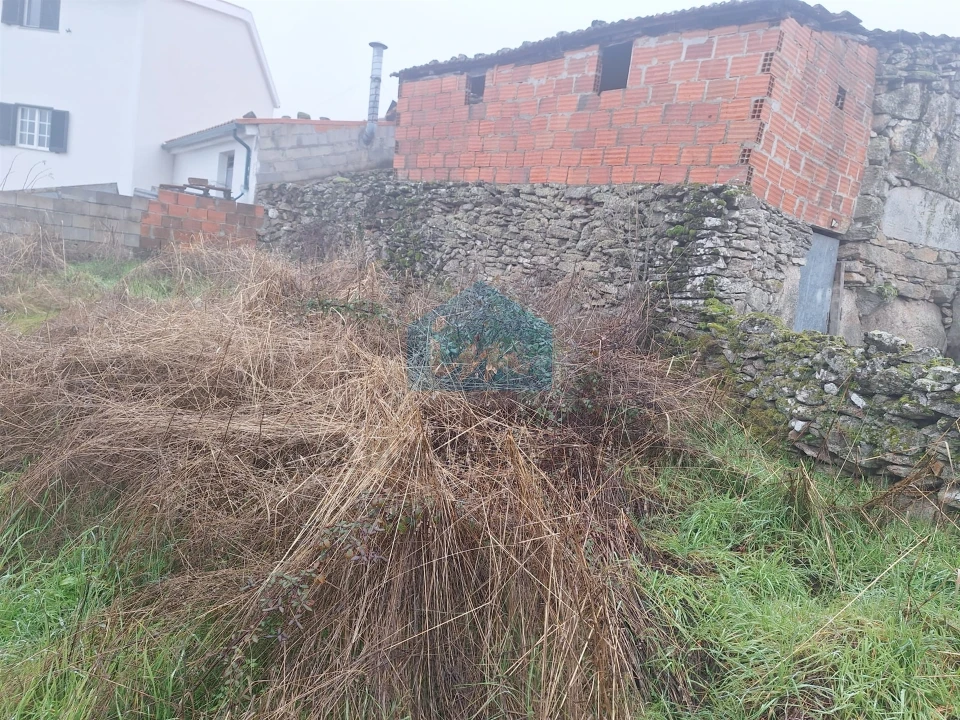 Moradia T0 para Venda em Carva e Vilares Foto 7
