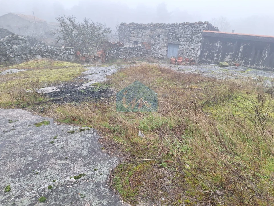 Moradia T0 para Venda em Carva e Vilares Foto 6