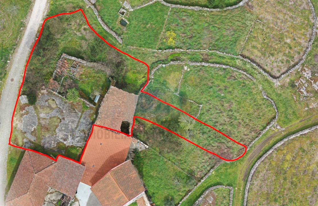 Terreno para Venda em Carva e Vilares Foto 1