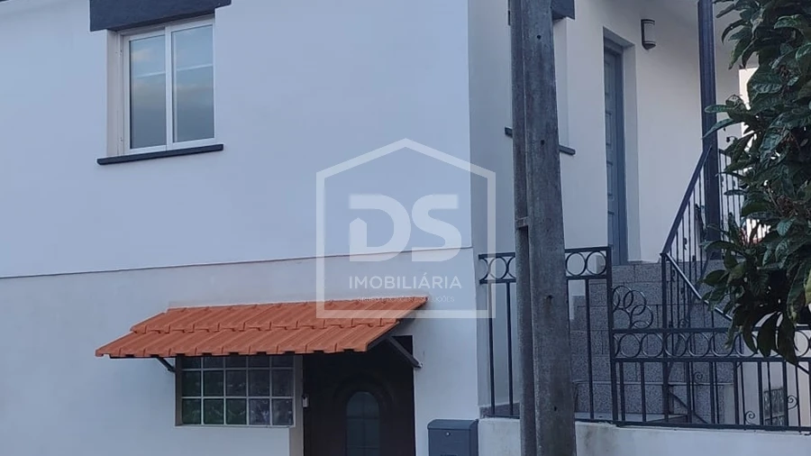 Moradia T3 para Venda em Currelos, Papízios e Sobral