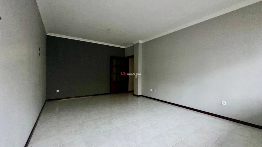Apartamento T1 para Venda em Gulpilhares e Valadares Foto 1