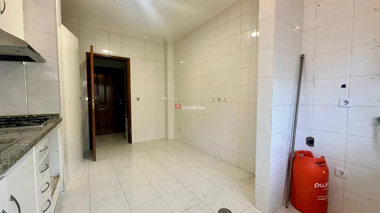 Apartamento T1 para Venda em Gulpilhares e Valadares Foto 3