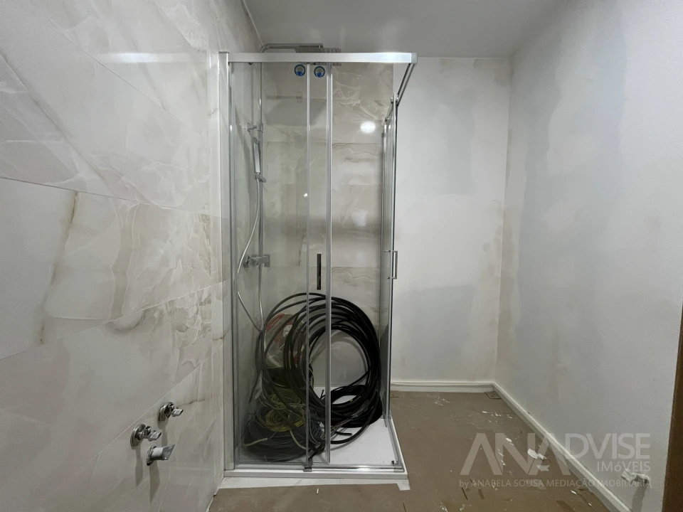 Apartamento T2 para Venda em Cavernães Foto 7