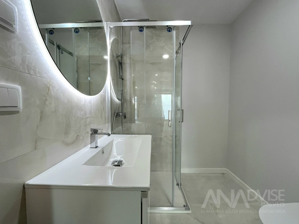 Apartamento T2 para Venda em Cavernães Foto 7