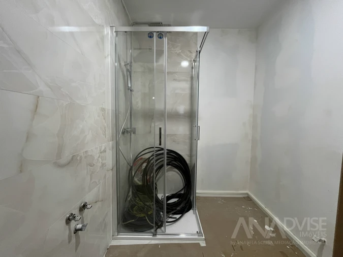 Apartamento T2 para Venda em Cavernães Foto 7