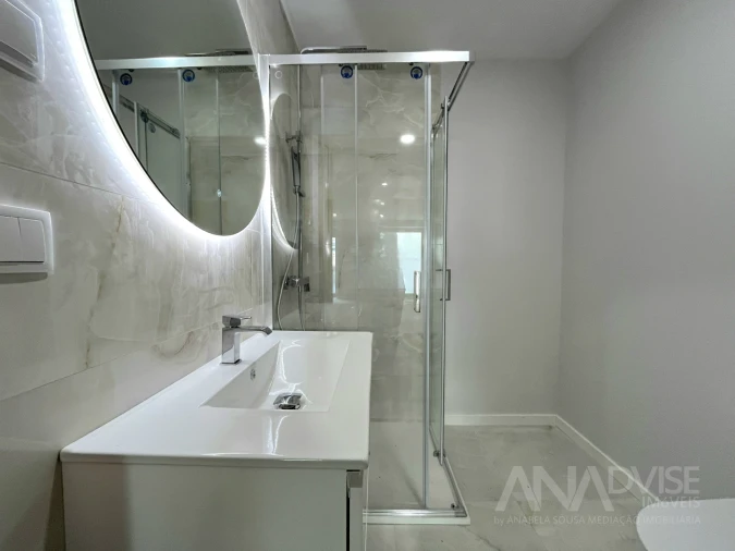 Apartamento T2 para Venda em Cavernães Foto 7