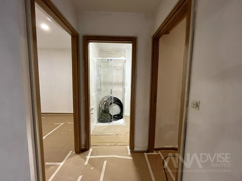 Apartamento T2 para Venda em Cavernães Foto 5