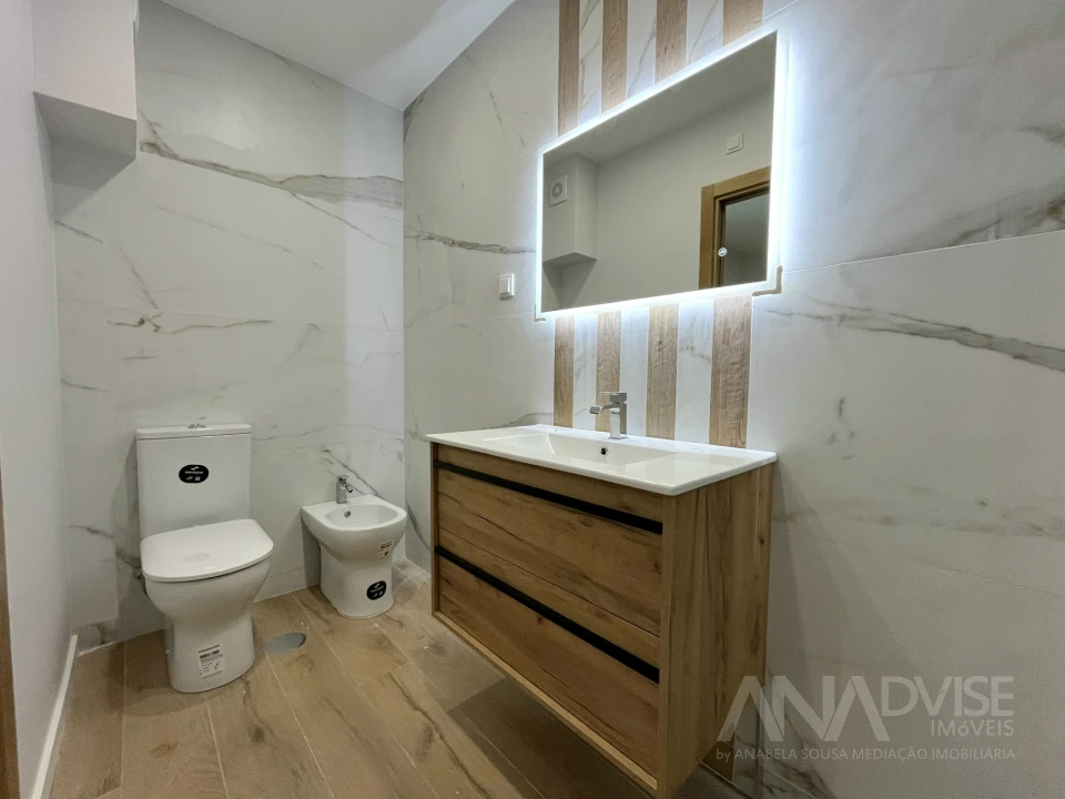 Apartamento T2 para Venda em Cavernães Foto 16