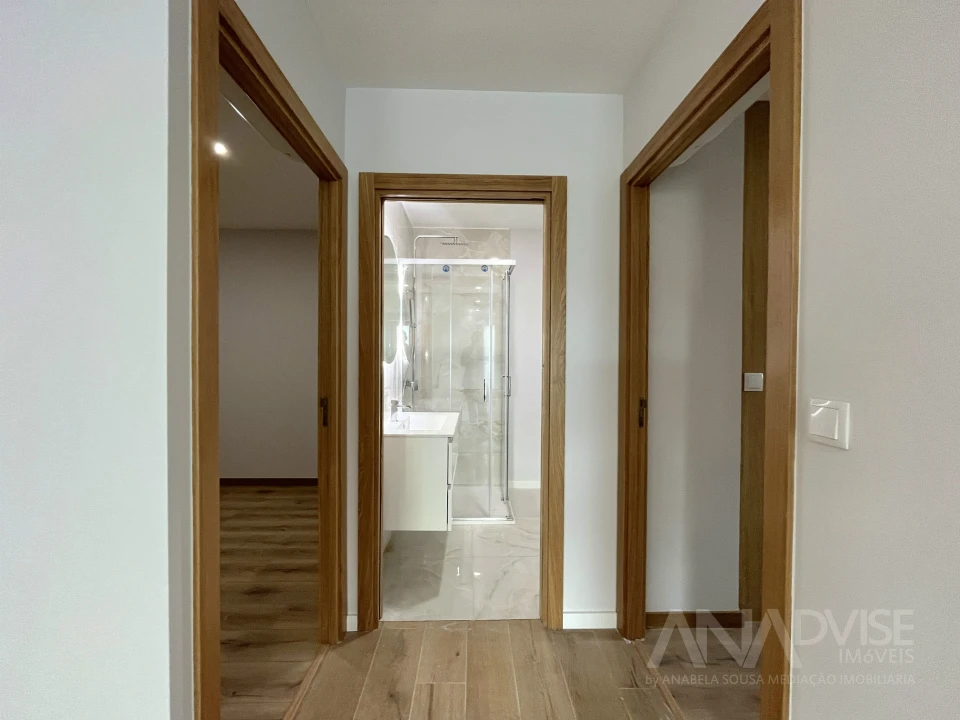 Apartamento T2 para Venda em Cavernães Foto 6